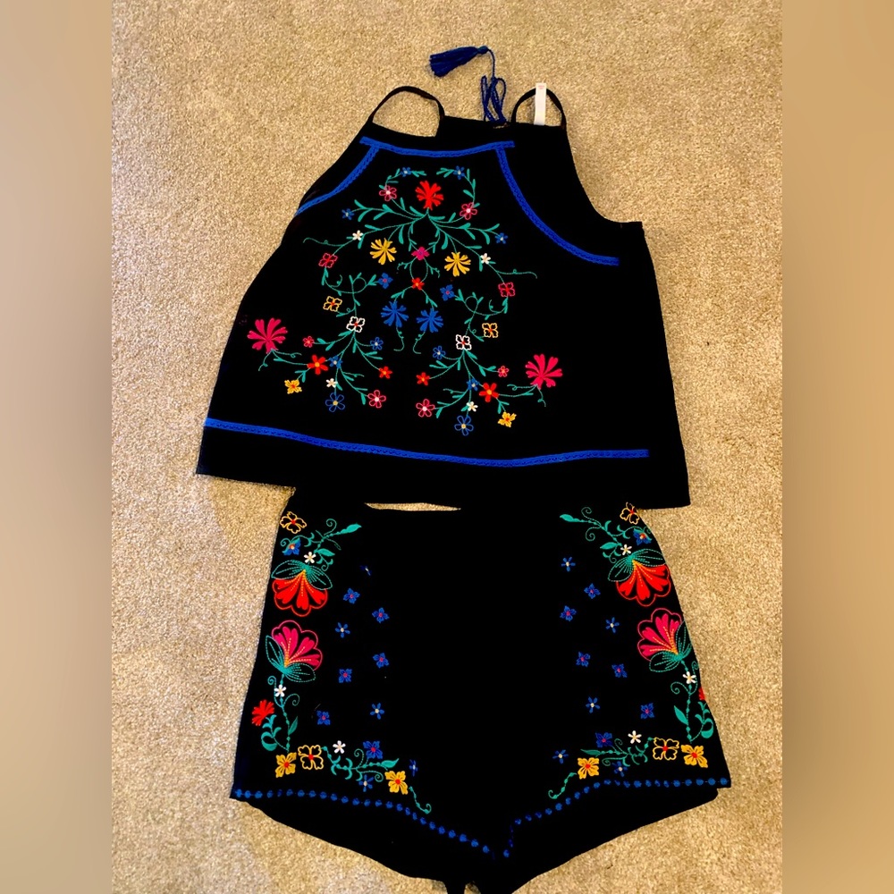 Short suit colorful vibrate & gorgeous size medium